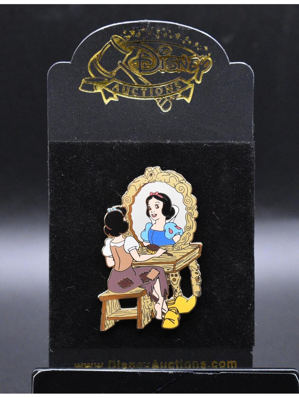 Disney DA Auctions Snow White in Her Mirror Rags Reflection LE 500 Pin (C6)